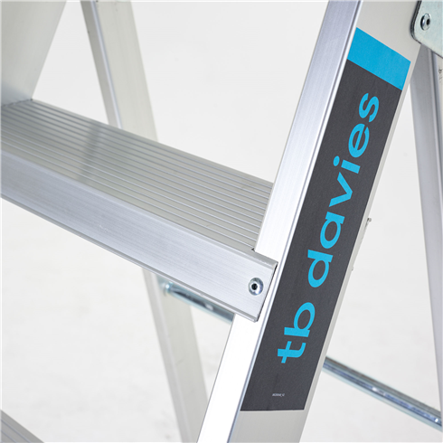 Heavy-Duty EN131 Swingback Step Ladders